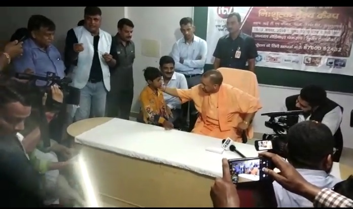 यूपी सीएम पहुचे महराजगंज आई टी एम इंजीनियरिंग कालेज