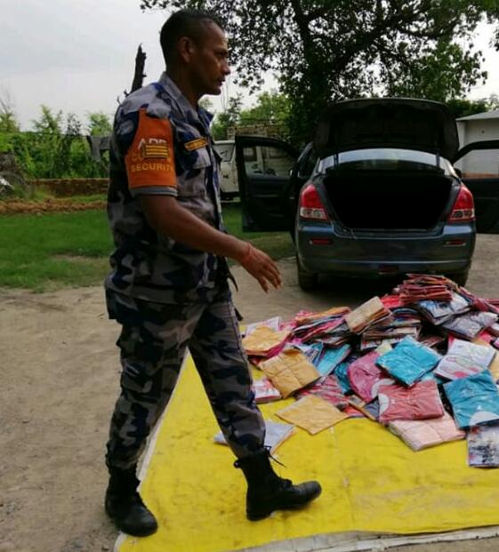 भैरहवां नेपाल :कार से कपड़ो की तस्करी करते एक गिरफ्तार 