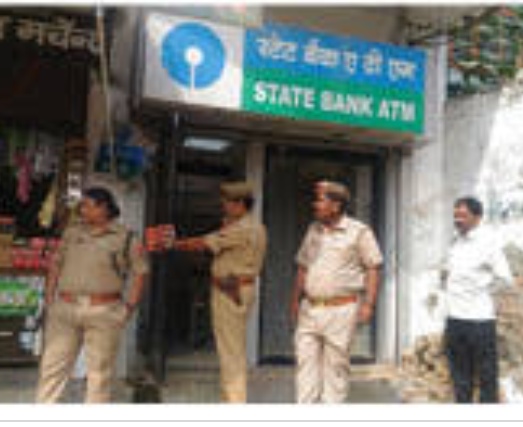 गोरखपुर: एटीएम तोड़कर 7.43 लाख उड़ा ले गये चोर