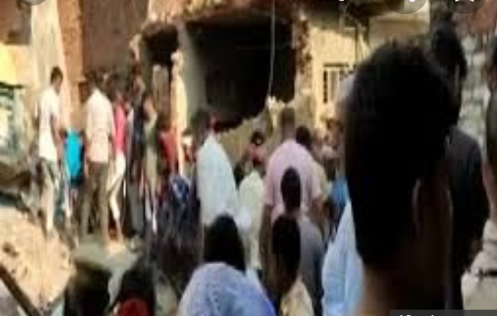 मऊ में सिलेंडर धमाके से दो मंजिला इमारत धवस्त, 10 की मौत