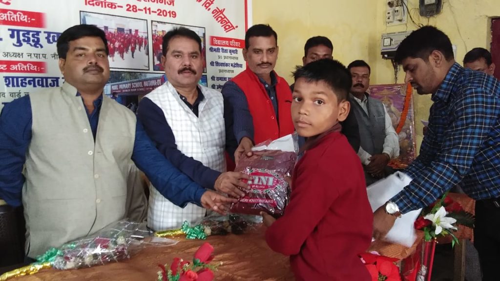 बच्चे स्वेटर पाकर हुए प्रसन्न, नियमित आना चाहिए स्कूल-- गुड्डू खान