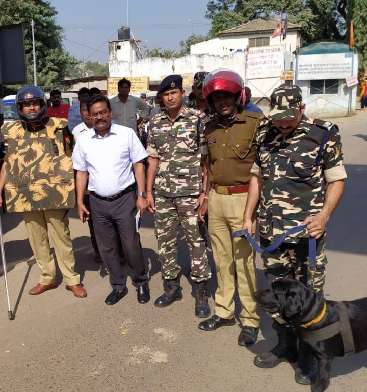 सोनौली बार्डर पर पुलिस एसएसबी का फ्लैग मार्च, सौहार्द बनाए रखने की अपील