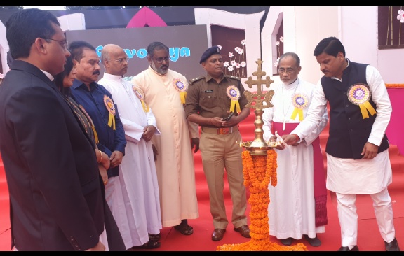 क्राइस्ट द किंग स्कूल के छात्र-छात्राओं ने वार्षिकउत्सव में मचाई धूम 