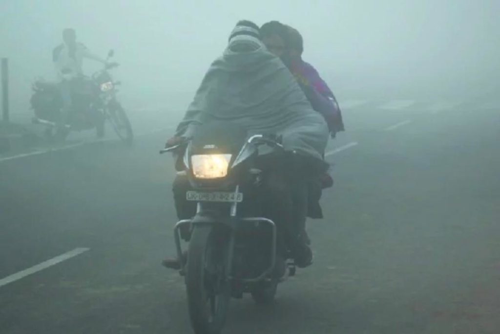 दिल्ली में पारा 2.0 डिग्री, बर्फीली ठंड से यूपी में 57 मौतें, रेड अलर्ट जारी