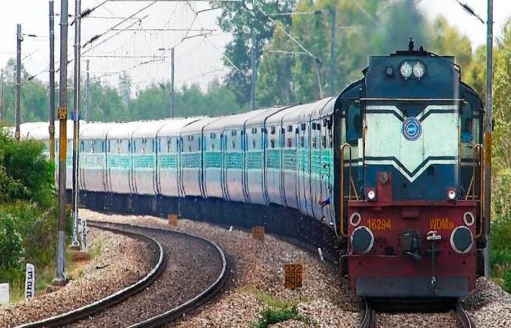 नव वर्ष 2020 पर भारतीय रेलवे ने दिया झटका, किराए में हुई बढ़ोतरी