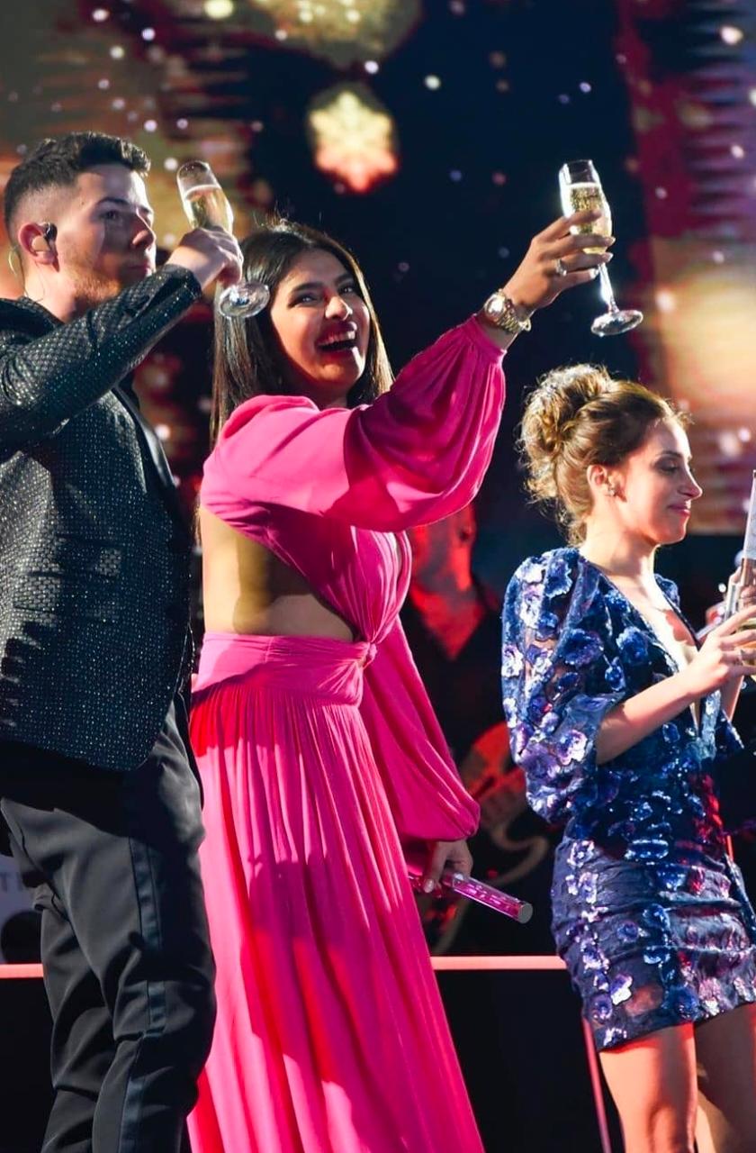 न्यू इयर पार्टी में बिंदास और बोल्ड अंदाज में नजर आई प्रियंका चोपड़ा