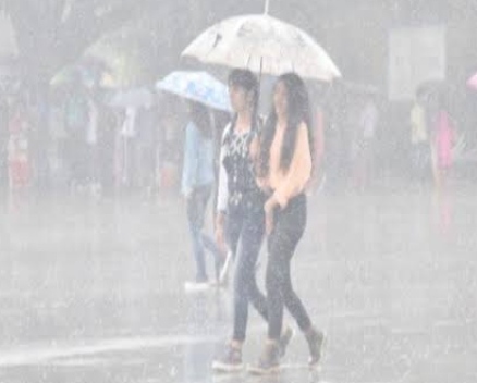 मौसम का मिजाज बदला सुबह से हो बारिश,ठंड बढा