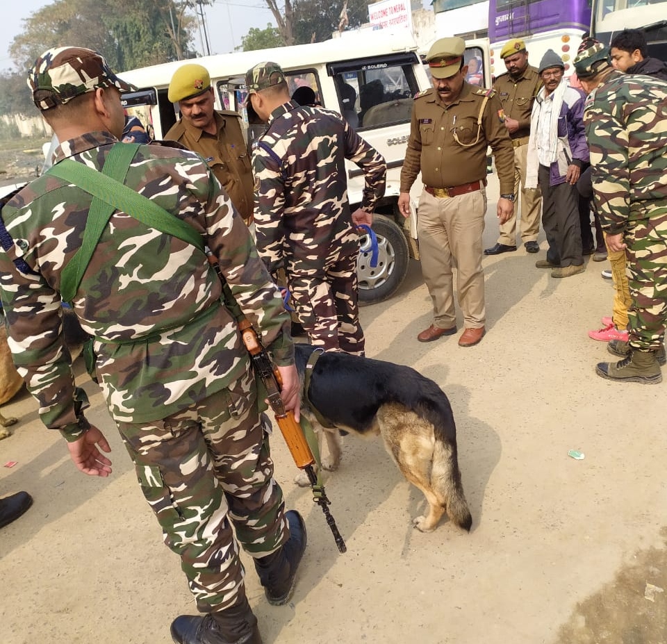 सोनौली में एसएसबी पुलिस की छापेमारी, सार्वजनिक स्थानों की सघनता से जांच