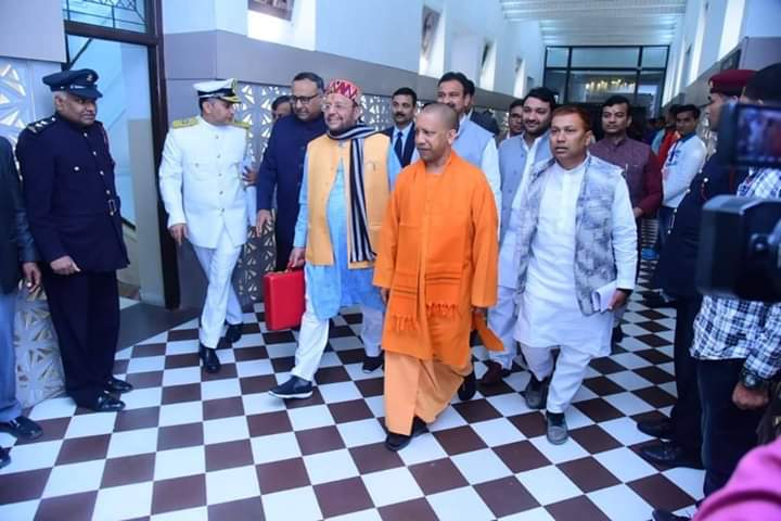 यूपी सरकार का बजट पेश, अयोध्या बनेगी स्मार्ट सिटी- सीएम योगी