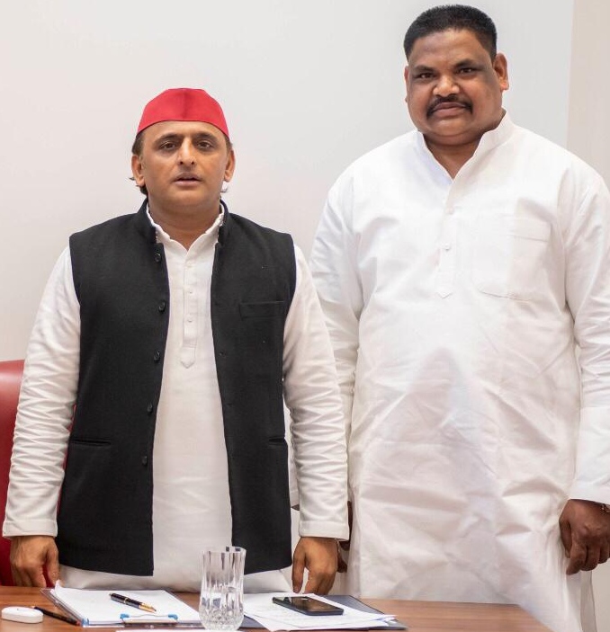 यूपी० के पूर्व मुख्यमंत्री से मिले एजाज खान, पार्टी की मजबूती पर किया चर्चा।