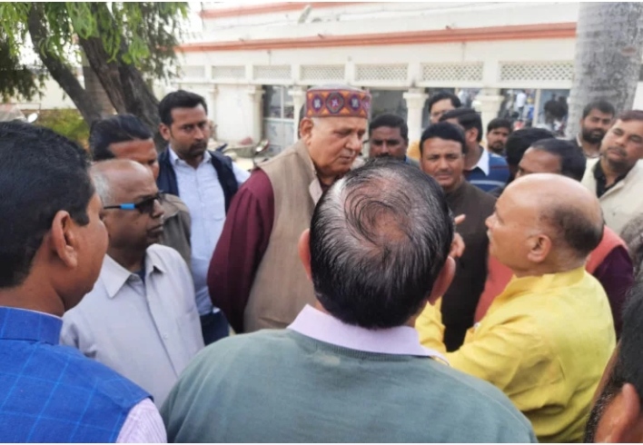 कुशीनगर : पुलिस कनखोरिया गांव में मचा रखी है तांडव, ब्राह्मण परिवार किया गांव से पलायन।