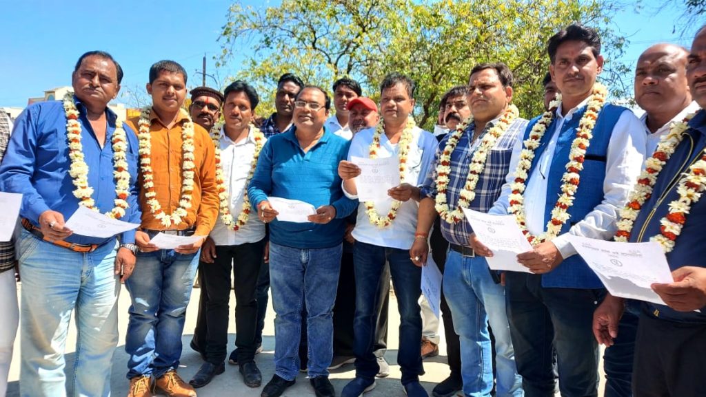 जर्नलिस्ट प्रेस क्लब नौतनवा के अतुल अध्यक्ष, गुलाम मुस्तफा उपाध्यक्ष चुने गये।