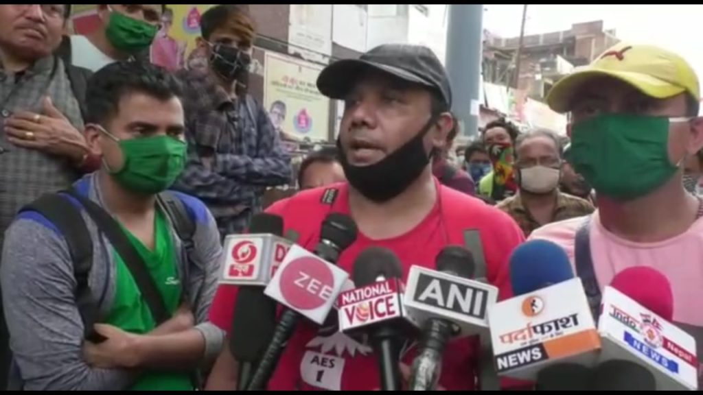 भारतीय सीमा में फंसे नेपाली नागरिकों ने नेपाल सरकार को जमकर कोसा