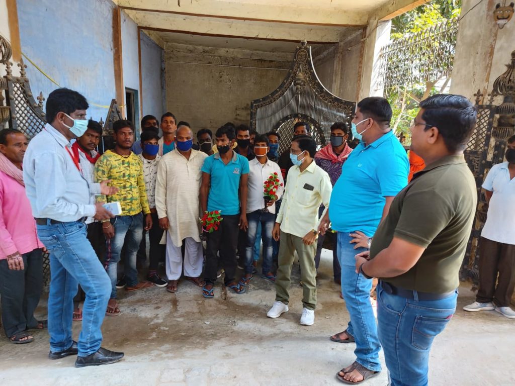 नौतनवा कस्बे में भूख से बिलबिला रहे हैं 22 लोग