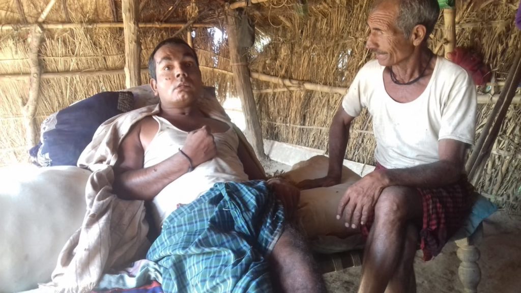 बृजमनगंज : जिंदा लाश बने पुत्र के लिये लगायी मदद की गुहार