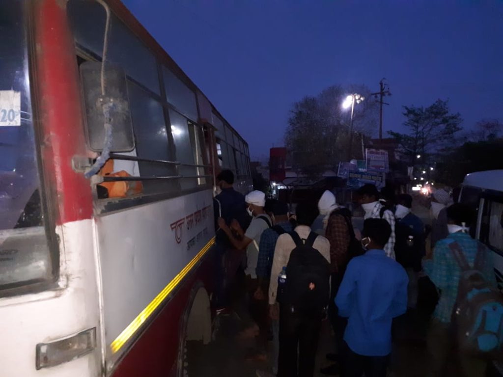 नेपाल से आ रहे 33 मजदूरों को एसएसबी,पुलिस ने रोका,भेजा स्क्रीनिंग में