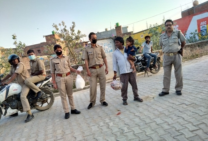 भूख से जूझ रहे पीड़ित परिवार को पीआरबी टीम ने किया मदद 