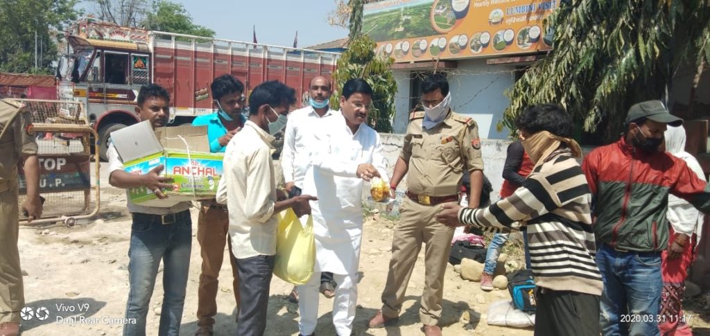 सोनौली सीमा पर फंसे सैकड़ों नेपाली नागरिको का धरना जारी