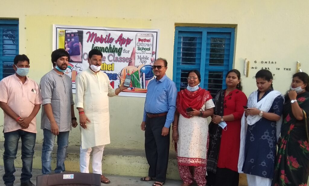 शिक्षण कार्य के लिए मोबाइल एप की लांचिंग सराहनीय कदम - सुधीर