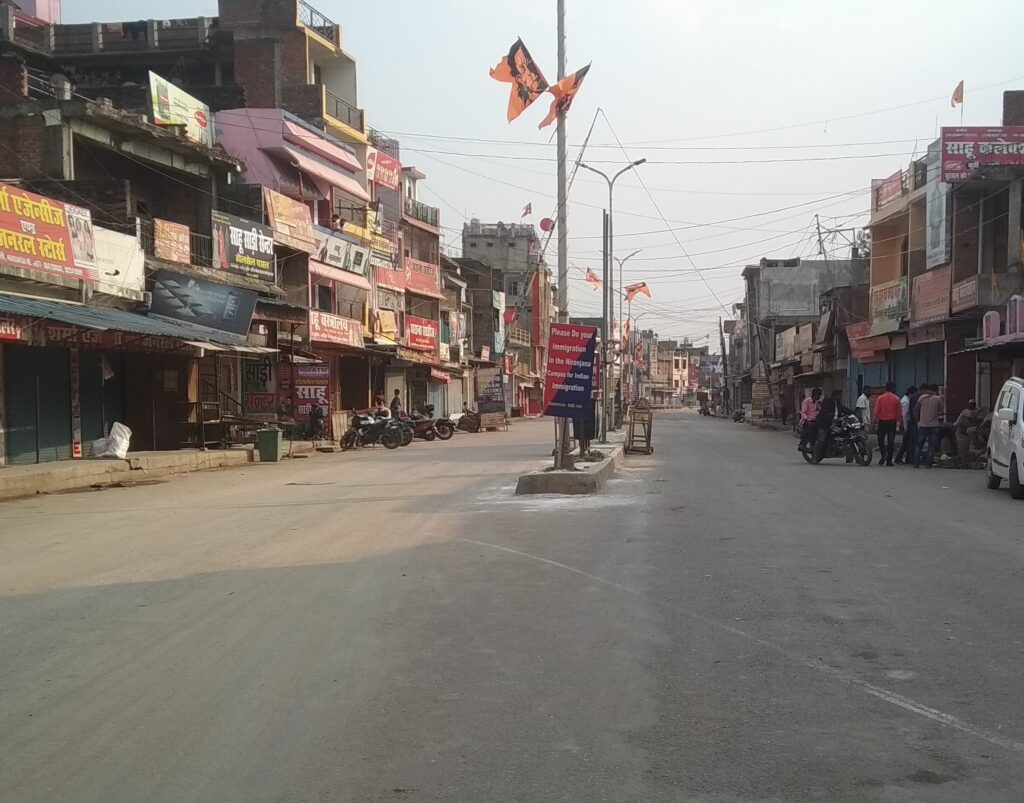 सोनौली से उजड़ रही दुकाने पलायन कर रहे व्यापारी 