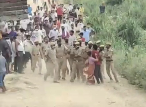 ठूठीबारी में वकील के साथ अमानवीय व्यवहार, अधिवक्ताओं में आक्रोश