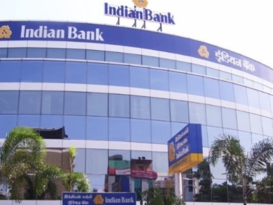 बैंक की हेराफेरी = शीला के पसीने की कमाई ,दूसरी शीला ने मौज में उड़ाई