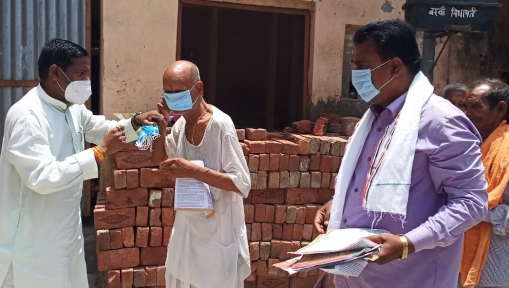 कार्यकर्ता सावधानी बरतें और लोगों को करें जागरूक -- सांसद