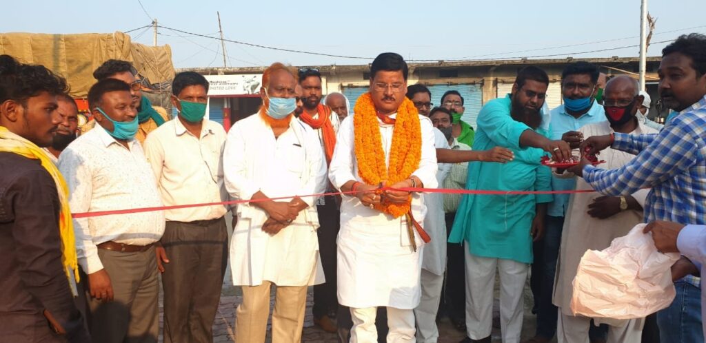 बरसात से पहले सौप दिया इंटरलॉकिंग सड़क--सुधीर त्रिपाठी