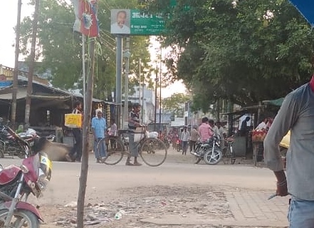 बहराइच: रिसिया कस्बे में न लगा रहे मास्क न हो रहा सोशल डिस्टेंसिंग का पालन