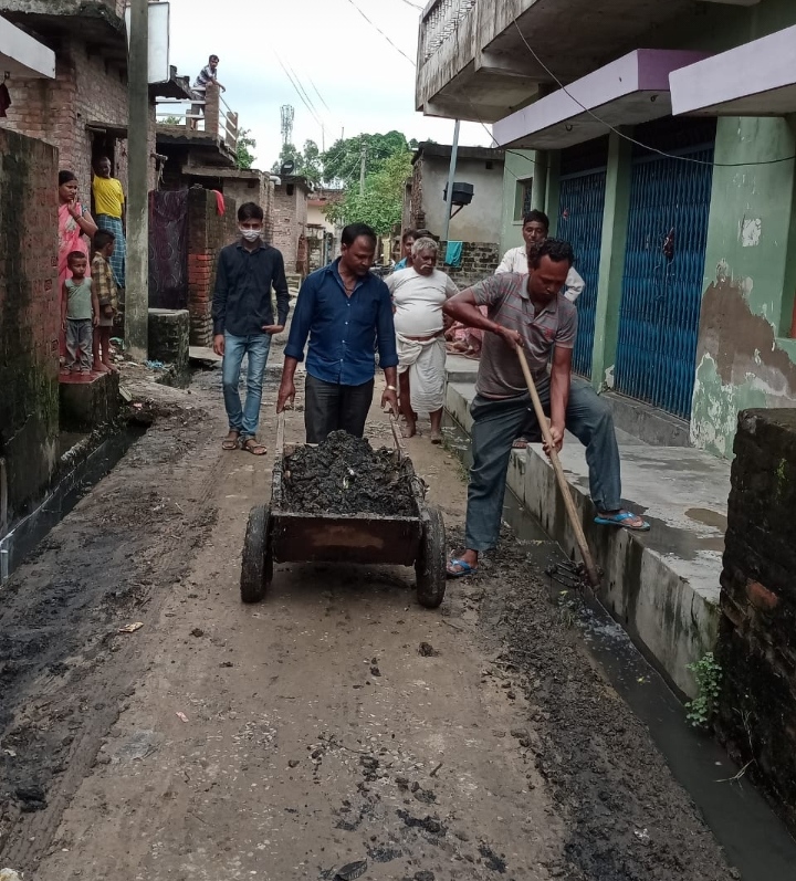 नौतनवा: खैराटी ग्राम सभा में समाजसेवीयो ने सम्भाला स्वच्छता अभियान