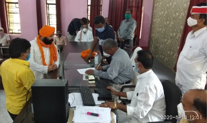 नौतनवा: नामित सभासद सरदार विक्की सिंह ने ली पद एवं गोपनीयता की शपथ