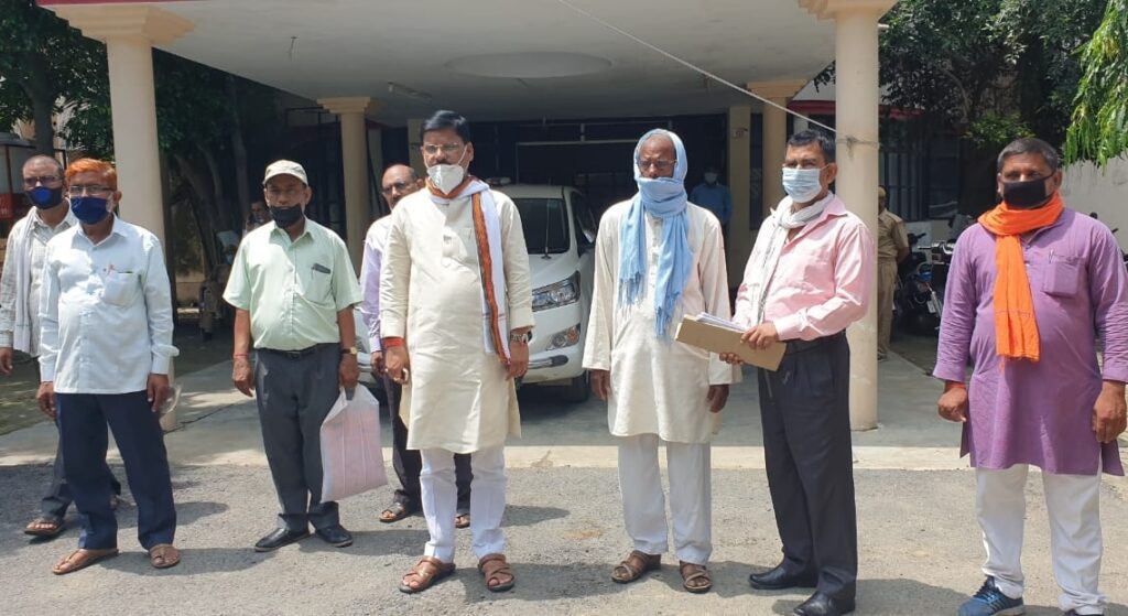 सोनौली इंट्रीग्रेटेड चेक पोस्ट के भूमि अधिग्रहण का मामला फिर गरमाया, डीएम से मिले सुधीर त्रिपाठी