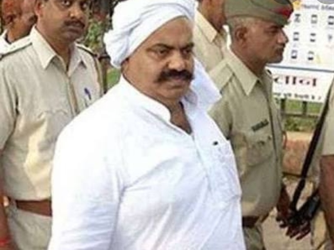 प्रयागराज: भू माफिया अतीक अहमद की करोड़ों की संपत्ति हुई जब्त