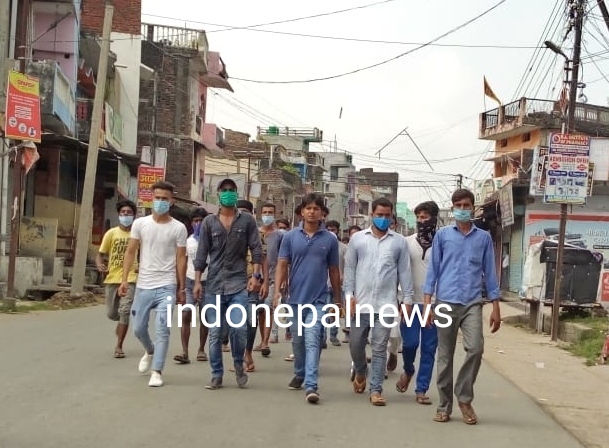 नौतनवा: ईओ पर हमला करने वाला आरोपी गिरफ्तार, सड़क पर उतरे युवा