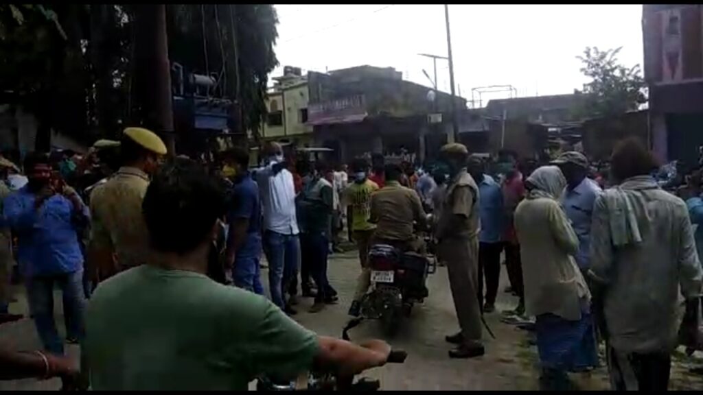 नौतनवा:थाना गेट पर हंगामा मचाने वालो का वीडियो वायरल, दर्ज होगा मुकदमा