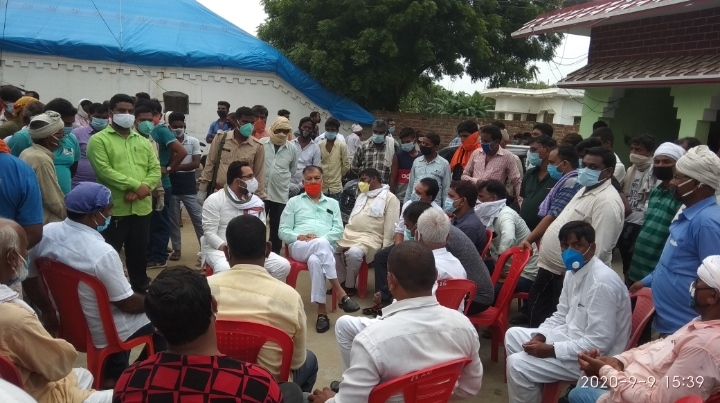 सुधीर त्रिपाठी के निधन पर जिले भर में शोक की लहर, सोनौली में दुकानें बंद, शोकसभा कर लोगों ने दी श्रद्धांजलि 2 सुधीर त्रिपाठी के निधन पर जिले भर में शोक की लहर, सोनौली में दुकानें बंद, शोकसभा कर लोगों ने दी श्रद्धांजलि