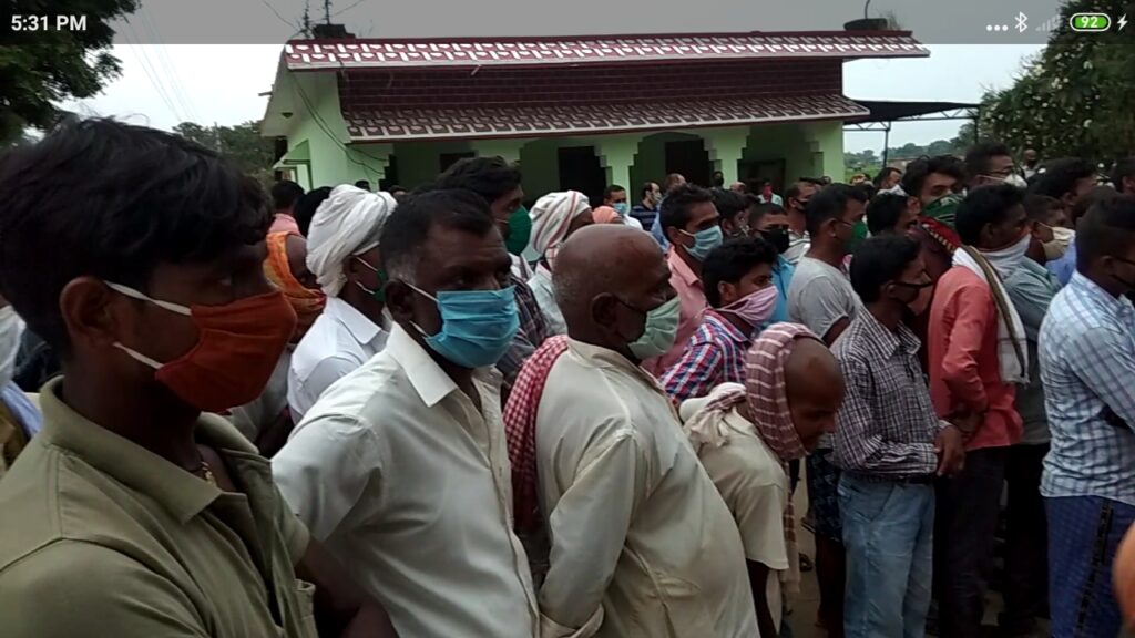 अपने मशीहा सुधीर त्रिपाठी को सबने नम आंखो से दी अंतिम विदाई।