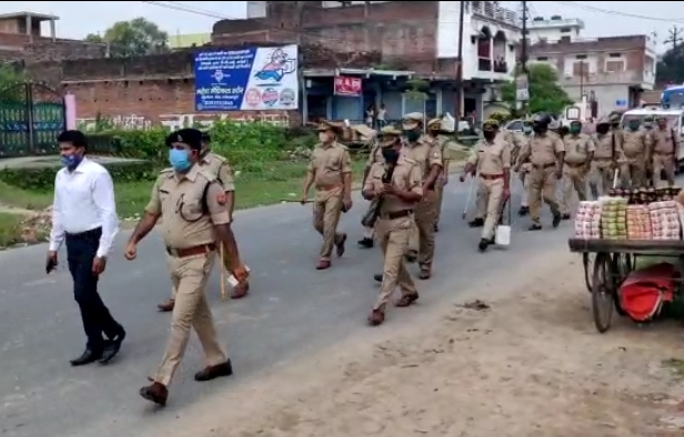 अयोध्या ढांचा प्रकरण: सरहदी क्षेत्रों में प्रशासन अलर्ट, नौतनवा में पुलिस का पैदल मार्च