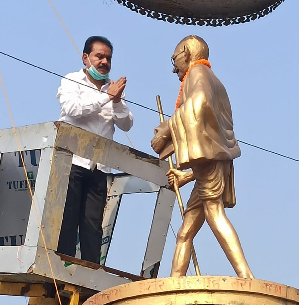 नौतनवा में कई स्थानों पर दी गई बापू को श्रद्धांजलि, सभी ने कहा ना भूले उनके आदर्श