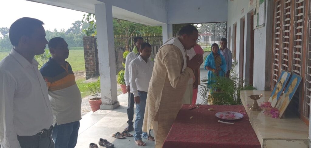 नौतनवा में कई स्थानों पर दी गई बापू को श्रद्धांजलि, सभी ने कहा ना भूले उनके आदर्श
