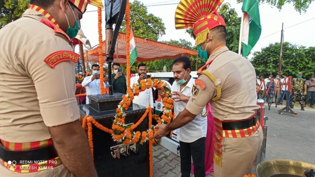 नौतनवा के पुलवामा शहीद स्मारक उदघाटन में क्या हुआ ?