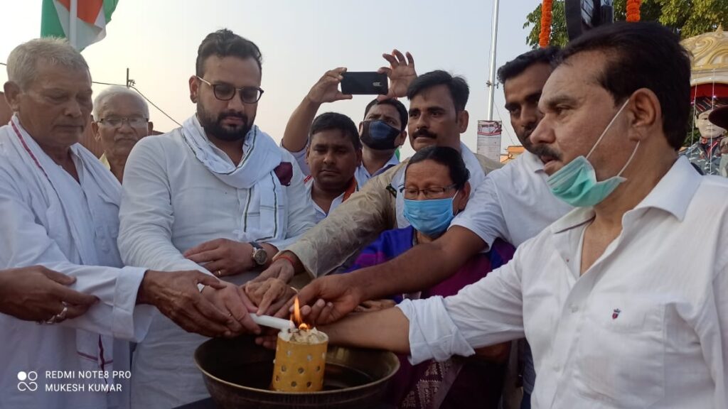 नौतनवा के पुलवामा शहीद स्मारक उदघाटन में क्या हुआ ?