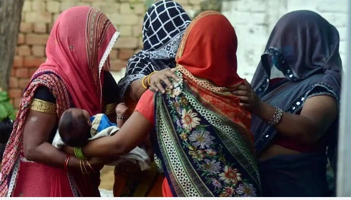 हाथरस कांड: पीड़ित परिवार कड़ी सुरक्षा में लखनऊ से रवाना