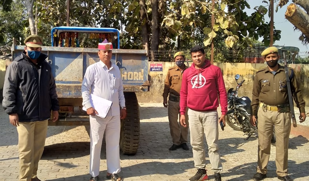 नौतनवा एसडीएम ने लहराए पिस्टल-- जाने क्या हुआ