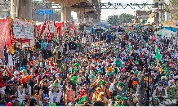 किसानों ने आज फिर शुरु की भूख हड़ताल, सरकार ने भेजा वार्ता का प्रस्ताव