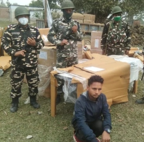 नेपाल भेजा जा रहा 10 एक्स-रे मशीन के एक साथ नेपाली युवक गिरफ्तार