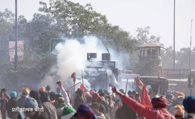 किसान आंदोलन: सिंघु बॉर्डर पर किसानों ने तोड़े बैरीकेडिंग