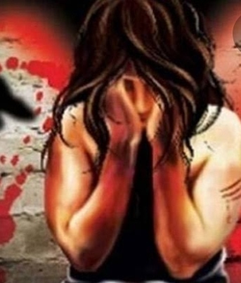 15 वर्ष की लड़की से 17 लोगों ने किया रेप, रिश्तेदार भी रहा शामिल,आठ गिरफ्तार