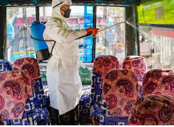 कोरोना: महाराष्ट्र में सबसे अधिक मौत, फिर बढा प्रकोप, कुछ राज्यों ने लगाईं पाबंदियां