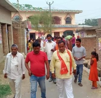 नौतनवा: क्षेत्र संख्या 12 में पत्नी, बच्चे और भाभी उतरी चुनावी प्रचार में